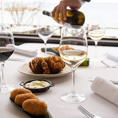 Отель Empuries Ля Эскала