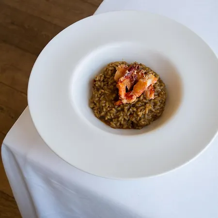 Отель Empuries 4*