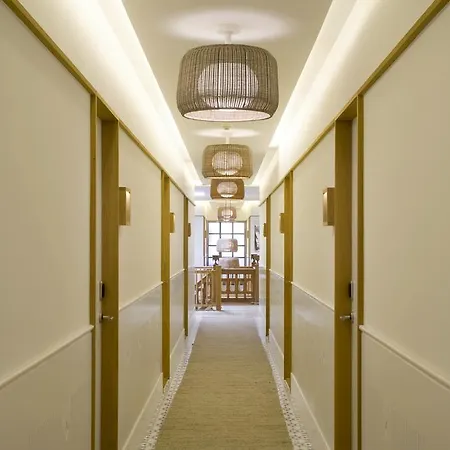 Отель Empuries 4*