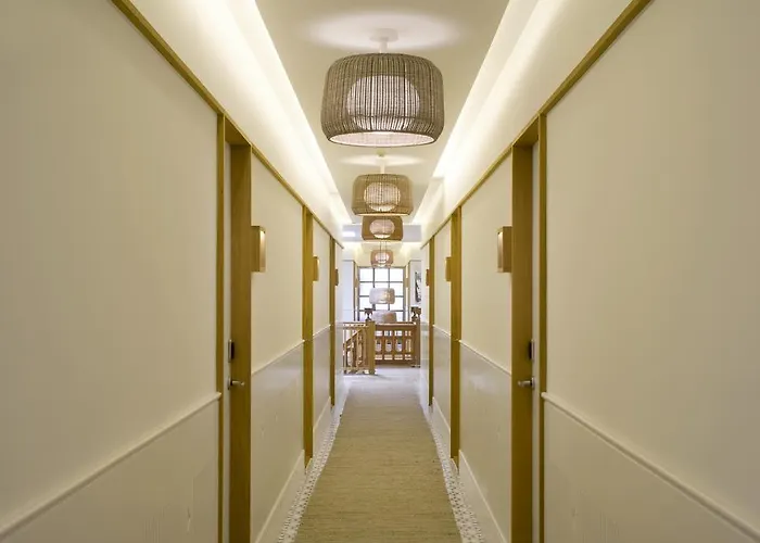 Отель Empuries 4*